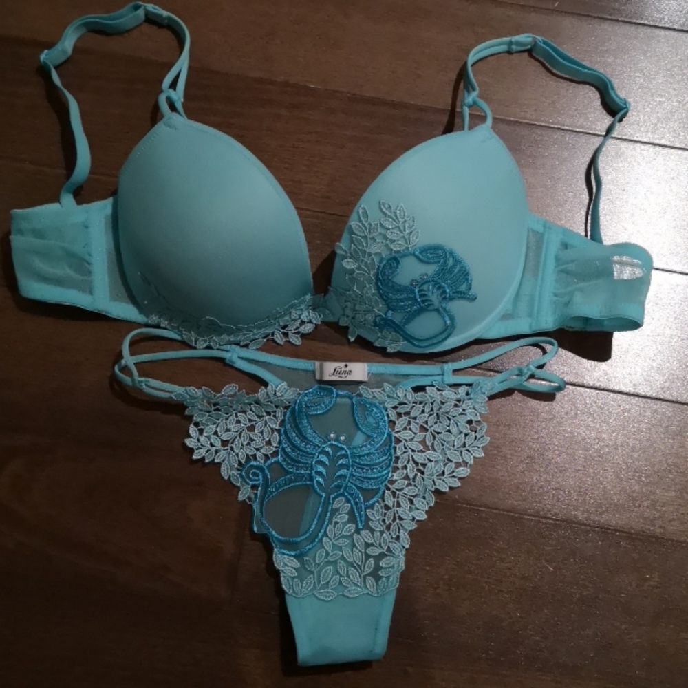 Luna set scorpion themed push up bra with g-string